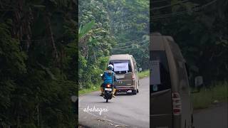 Ada yg bisa baca tulisan di ISUZU elf nya ini?? 110426 #viral #busmania #isuzu #elf #isuzuelf