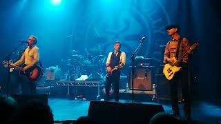 Flogging Molly &quot;Laura&quot; (Le Bataclan, Paris. 4 juillet 2017.)