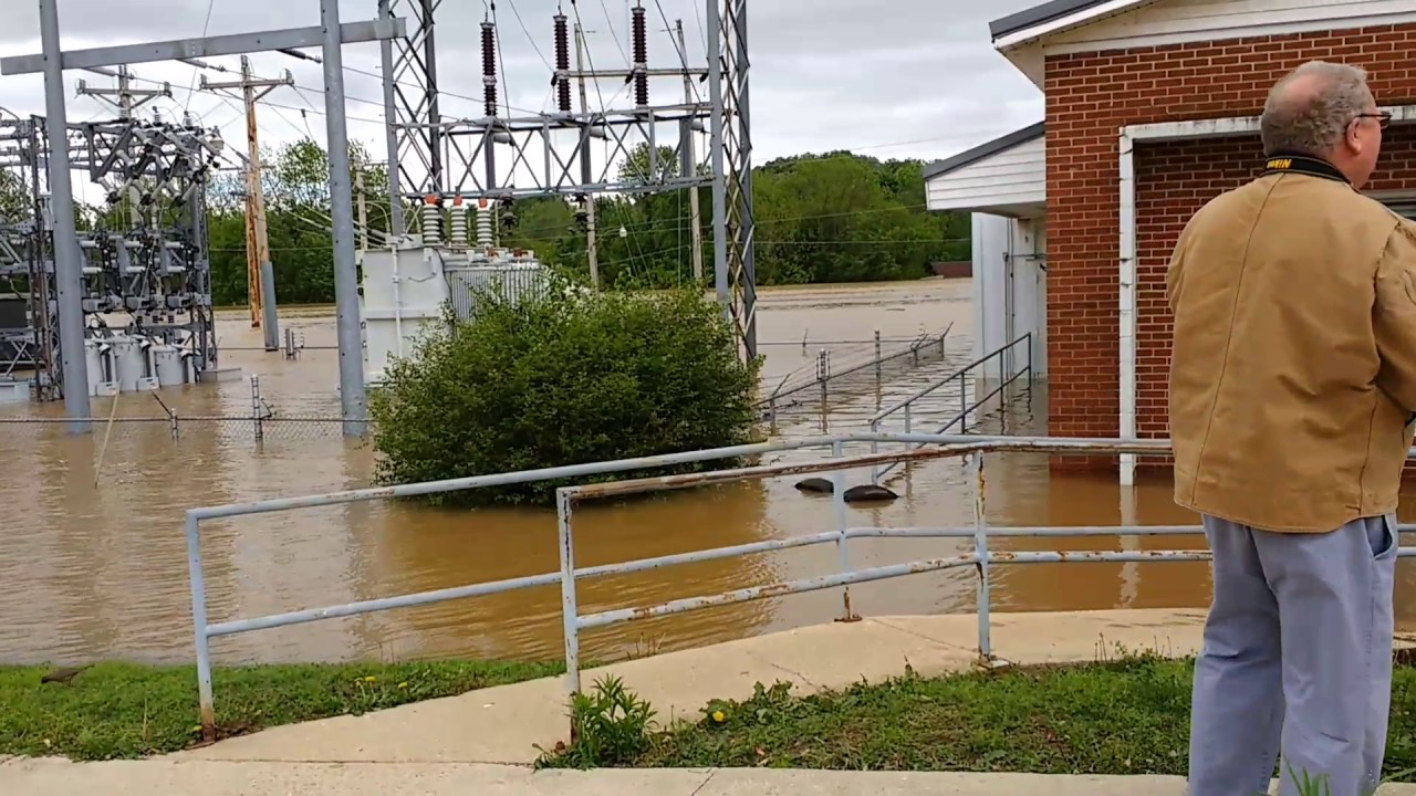 Substation for power in Doniphan under water 5/1/2017 YouTube