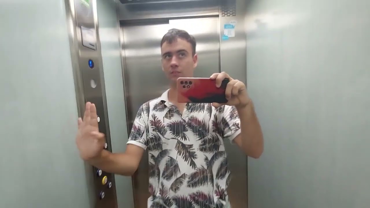 Aszende hydraulic lifts in a building Arena