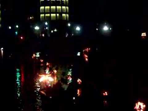 Videó: A WaterFire csodája Providence-ben, Rhode Island-ben