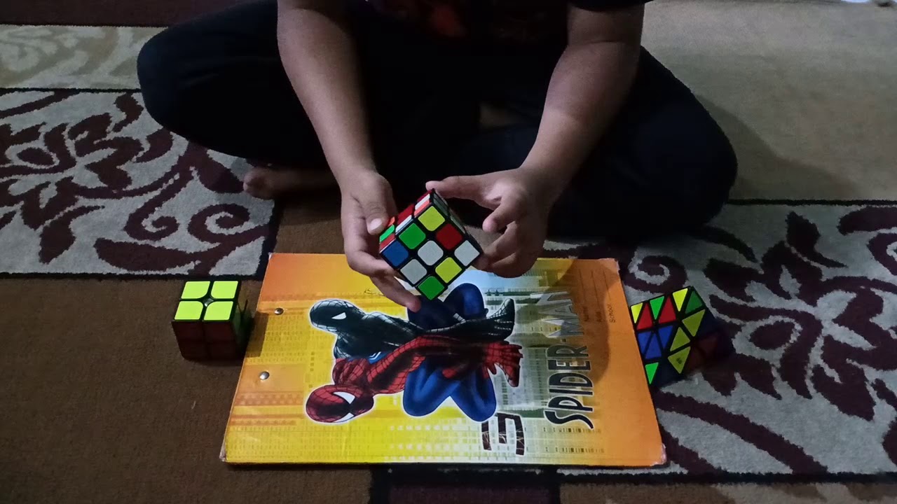 Main Rubik 3x3 real 
