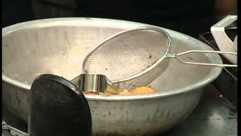 Mối nguy hiểm rình rập từ thức ăn đường phố không đảm bảo vệ sinh