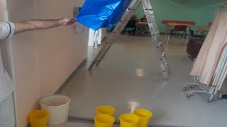 Με τις βροχές... εμφανίστηκαν οι «κουβάδες» στην είσοδο του Θριάσιου Νοσοκομείου