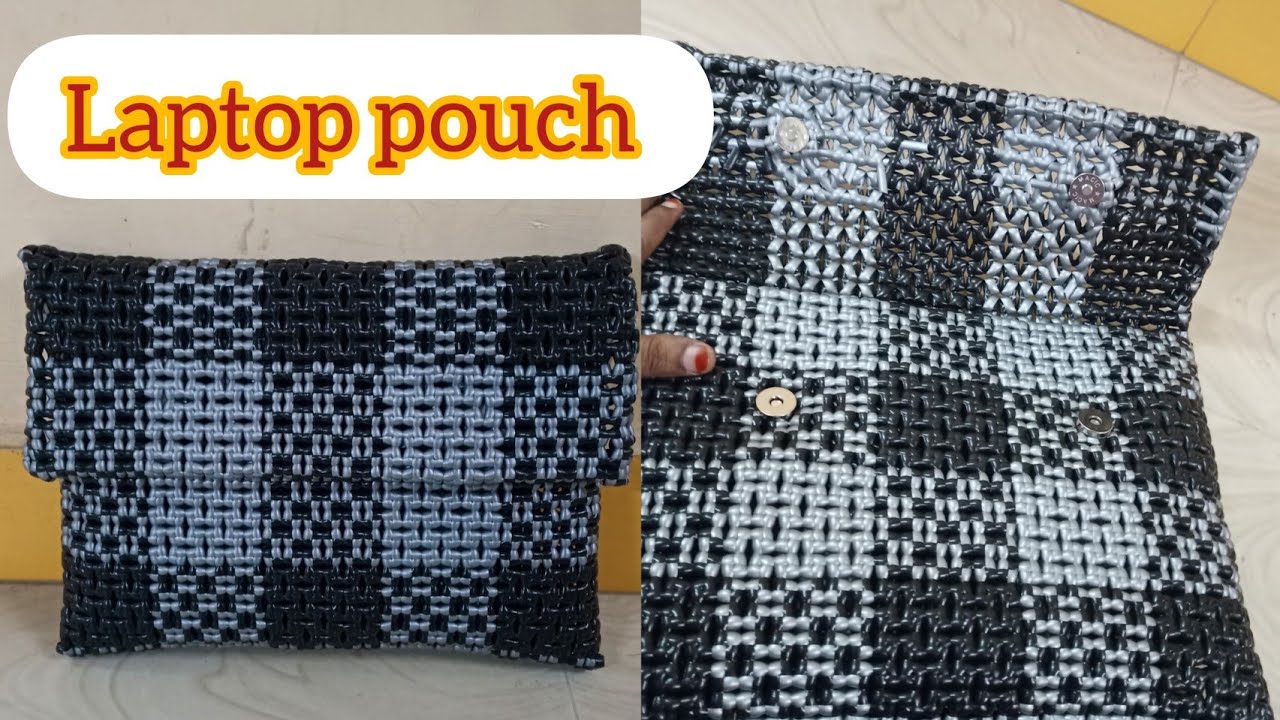 Laptop pouch in wire ll Tab or purse in wire with magnetic lock.