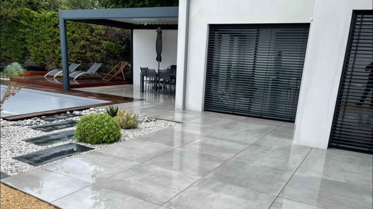 Terrasse carrelage moderne et élégante - Au Jardin Des Rêves - YouTube