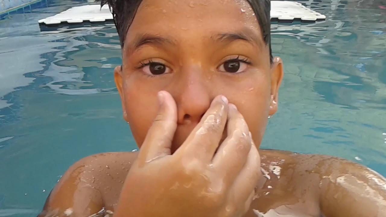 Tomando Banho De Piscina 2 Youtube