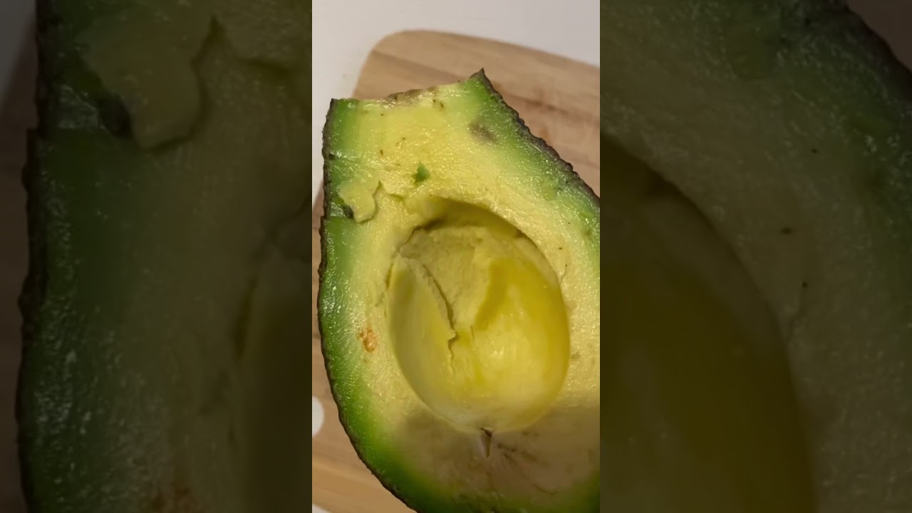 How to make a simple avocado sour cream dip for your next 