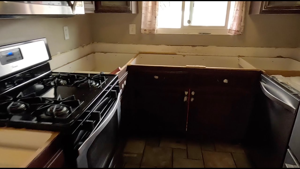 Установка столешниц на кухни. Уже стало красивее. Жизнь в условиях ...