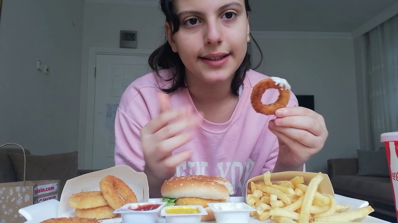 HAMBURGER MUKBANG - Ablamla Netflix ve Exxen gibi dijital platformlardan bahsettik 🥰
