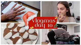 VLOGMAS UNPLUGGED: day 10 gingerbread cookie recipe, nail tutorial, quick makeup tutorial