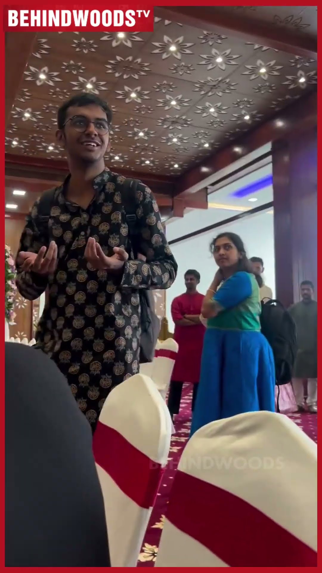 'மகனே  இது கனவா இல்ல நிஜமா..' ?  1.5 வருஷம் கழிச்சு வந்து Surprise குடுத்த பையன் ?