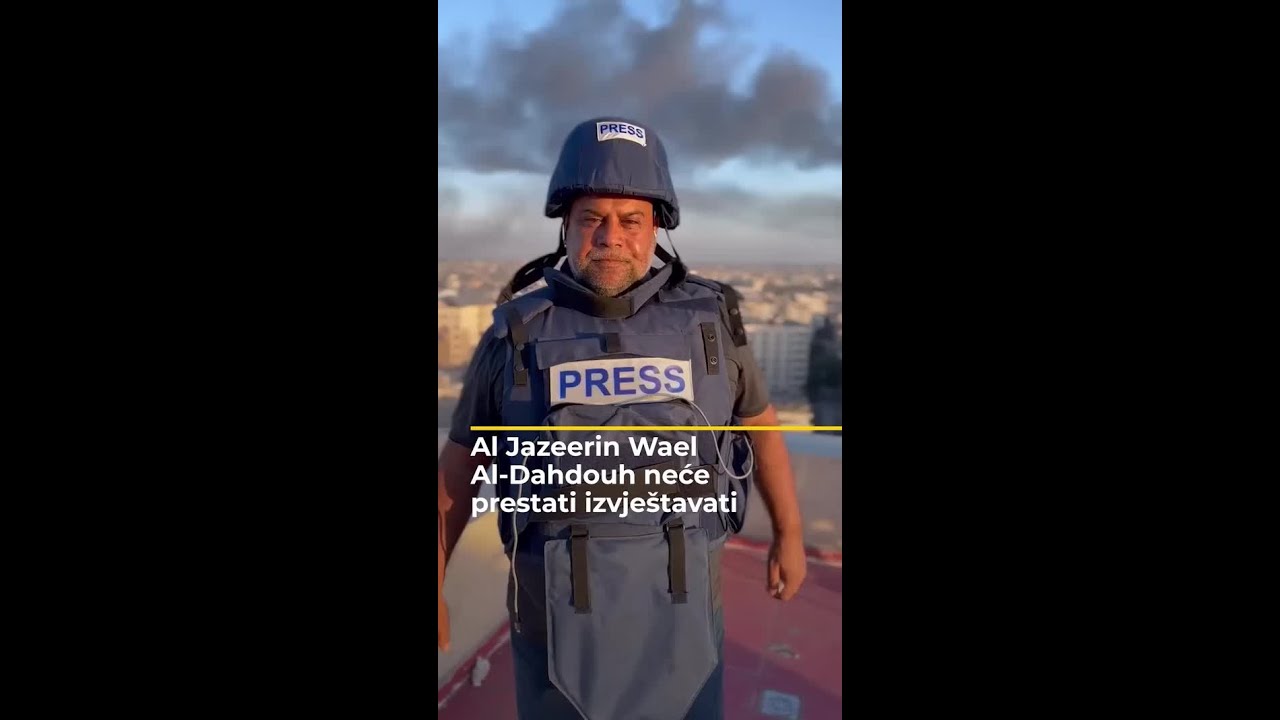 يواصل وائل الدحدوح تقديم التقارير بعد فقدانه لأحبائه.