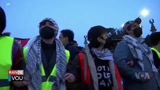 Manifestan Pro Palestinyen Gaye nan yon Plas Piblik epi Bloke Wout nan Nouyok