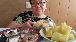 видео: МУКБАНГ🍽 СЕЛЁДКА С КАРТОШКОЙ.НЕ ПОНИМАЮ НУ НЕ ОСУЖДАЮ MUKBANG🤣HERRING WITH POTATOES.I DON'T UNDERSTA картинка: МУКБАНГ🍽 СЕЛЁДКА С КАРТОШКОЙ.НЕ ПОНИМАЮ НУ НЕ ОСУЖДАЮ MUKBANG🤣HERRING WITH POTATOES.I DON'T UNDERSTA