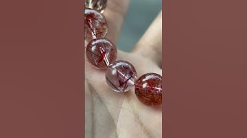 (Cận cảnh) Vòng thạch anh tóc đỏ ánh titan trong vắt size 14mm