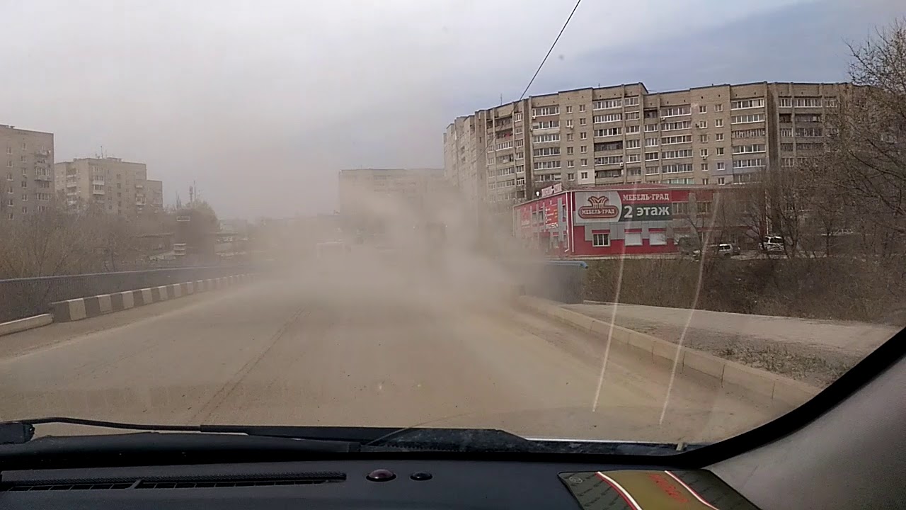 Очистка дорог от грязи в городе - YouTube