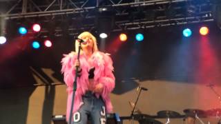 Rita Ora - RIP (live @ Six Flags)