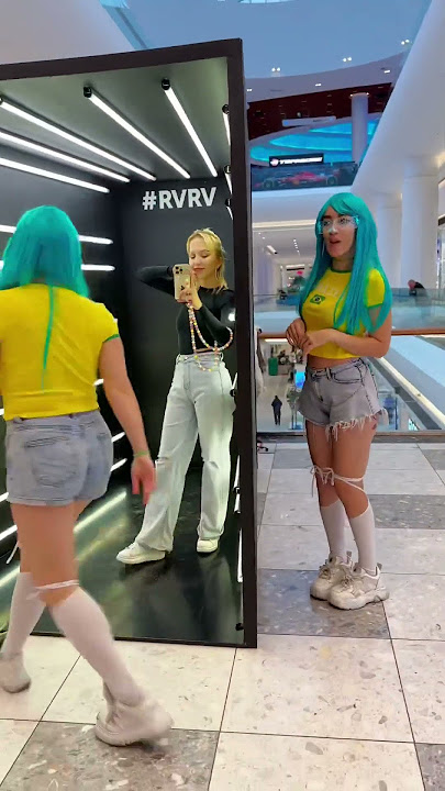 controlled her twin🤫🤣 #uwu #twins #owo