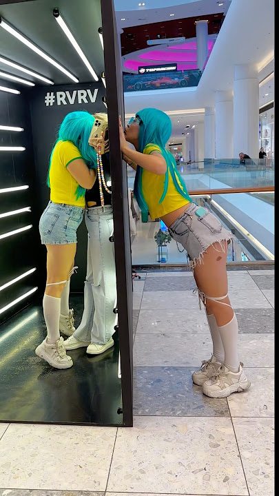 controlled her twin🤫🤣 #uwu #twins #owo