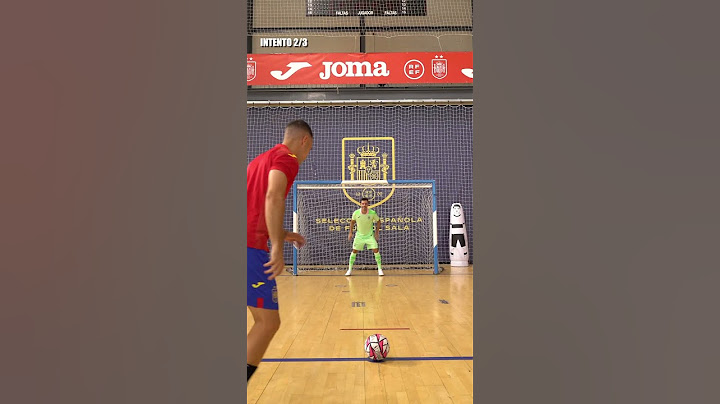 LE TIRO 3 PENALTIS AL PORTERO DE LA SELECCION ESPAÑOLA