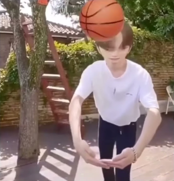 jaehyun plays basketball