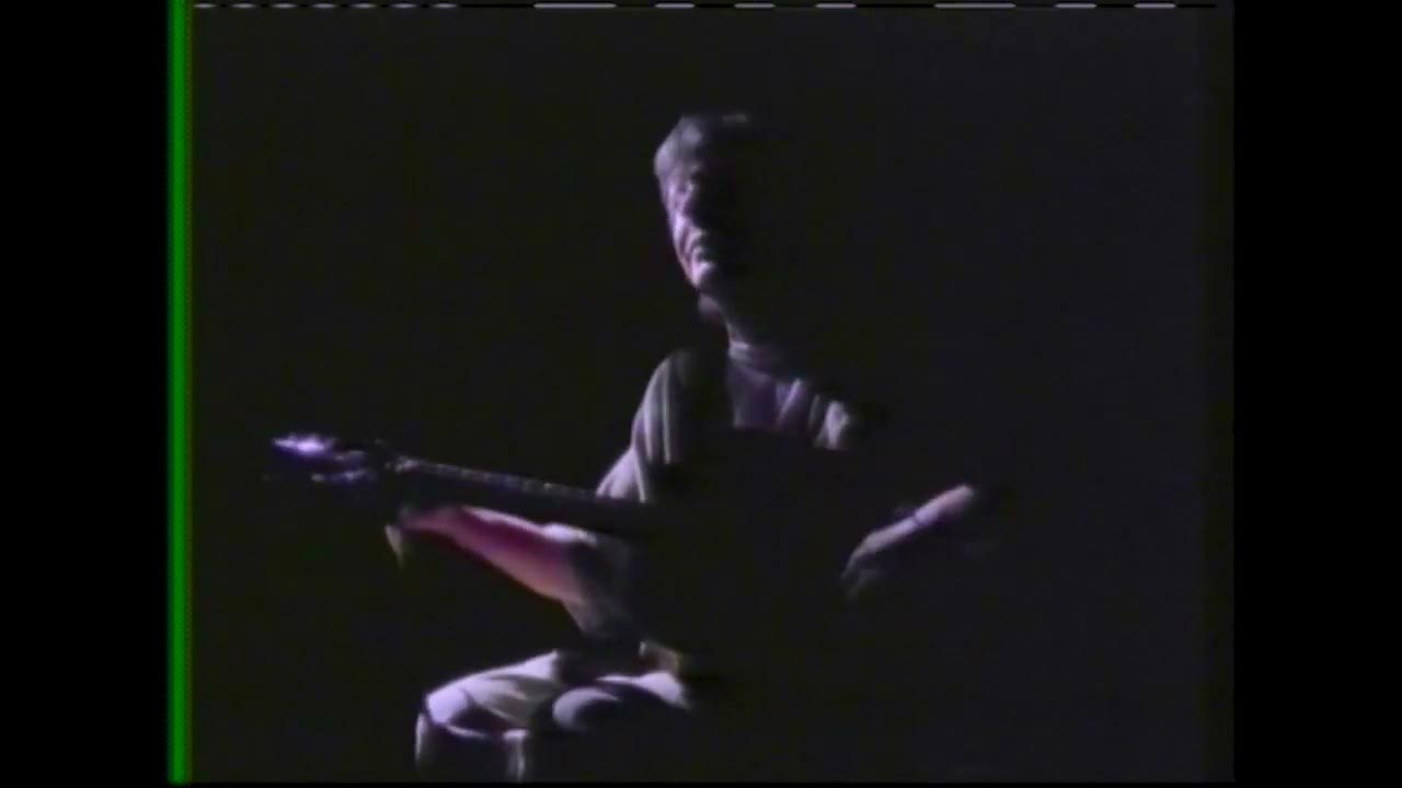 Paul McCartney - Eleanor Rigby (Acoustic) (Complete) Paul McCartney - Eleanor Rigby (Acoustic) (Complete)