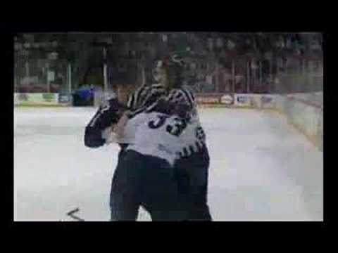 Anssi Salmela mot David Backes i en hockeyfight - GrrrHockey