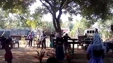 Mira lo que  Paso en El Salvador con el grupo cristiano ( ALFA Y  OMEGA ) la  Gloria de Dios  Cayó .