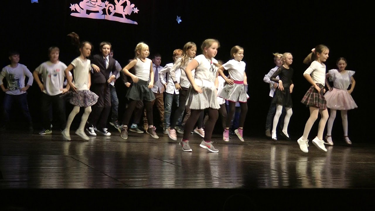 Vánoční besídka 2019 4 B   Vánoce na míru