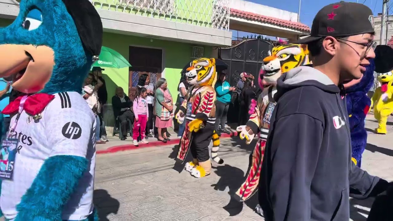 Grupo de disfraces navideño Salcajá (primera presentación, sonora ideal) 2024