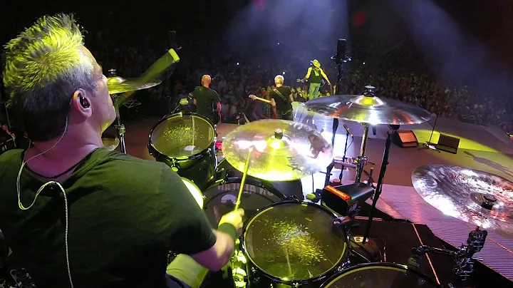 Rich Redmond performs with Jason Aldean in Kansas ...