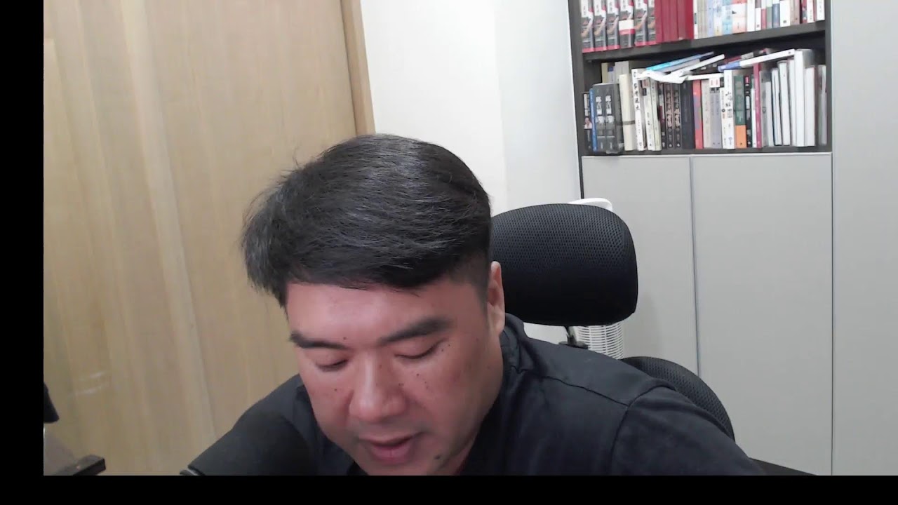 26 0302  嘿~最近我超喜歡看名嘴分析川普會不會......! 然後~後天出發，東京我來了!!!