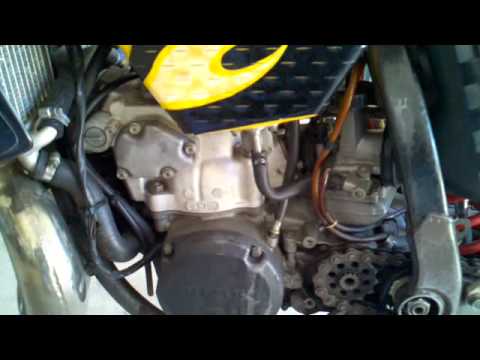 RM250 Engine Swap - '00 engine in a '96 frame - YouTube