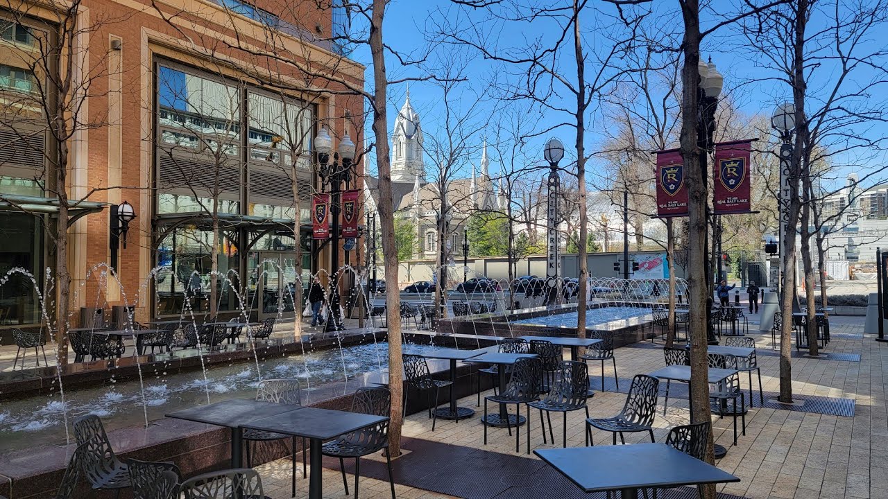 Прогулка после обеда возле торгового центра City Creek в Солт-Лейк-Сити (28 апреля 2023 г.)