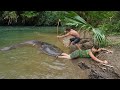 Survival skills  primitive life 100 days solo bushcraft relax meet big fish in mud crack attack