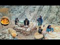 Baking local bread with the hands of nomadic women 🍞🔥|and building shelters for animals in nature🐕🏔️