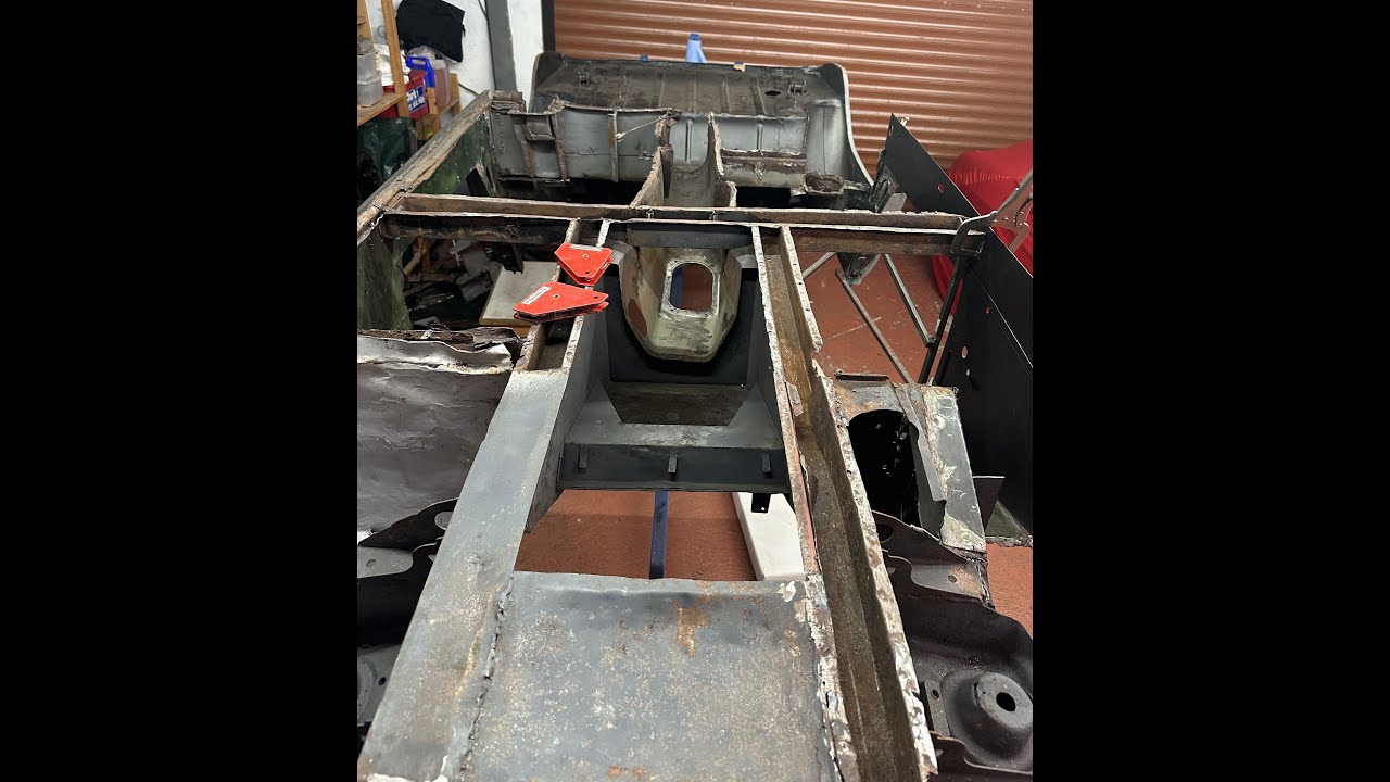 Episode 7: No more floor and more issues with this Midget - whats up with those chassis rails?