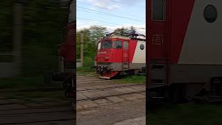 IR 1655 passing the CFR Marfă Depot in Pașcani #train #rail #trainspotting #cfrmarfa #cfrcalatori