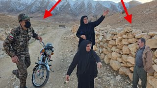 Download Lagu Sakina's ex-man valt haar lastig en bedreigt de politie. MP3