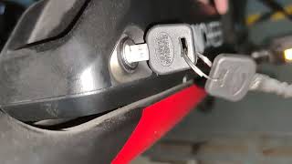 How to properly remove the battery