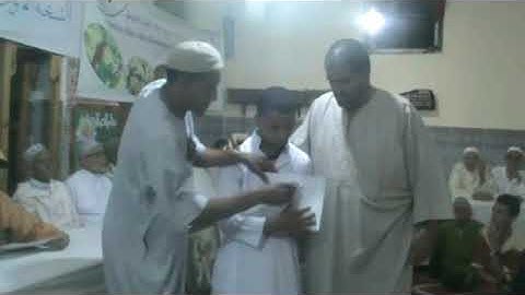 لحظات توزيع الجوائز في مسابقة حفظ القران الكريم رمضان 1438