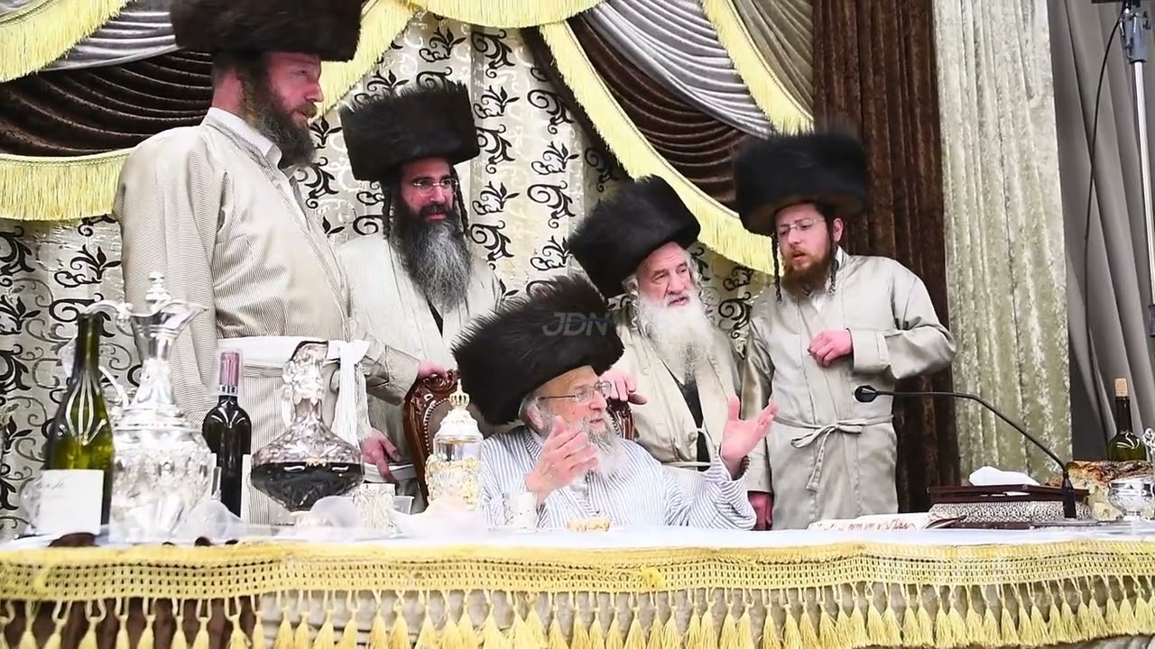 פורים אין חצר הקודש פינסק קארלין