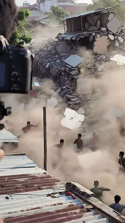 wow 🤯🤯 detik detik gedung runtuh #news #berita #roboh #konslet #gedungambruk #mengerikan