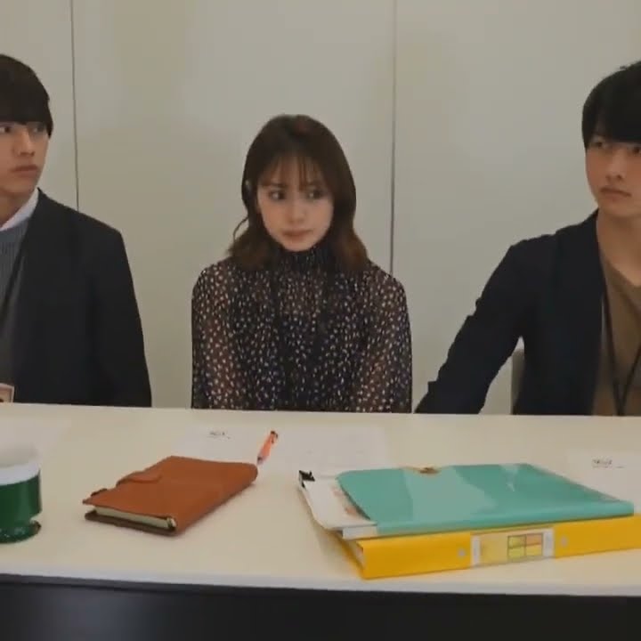 two boys hold her hand🤗momoiro anzuiro sakhurairo#japanesedrama#cute#comedy#shortsvideo