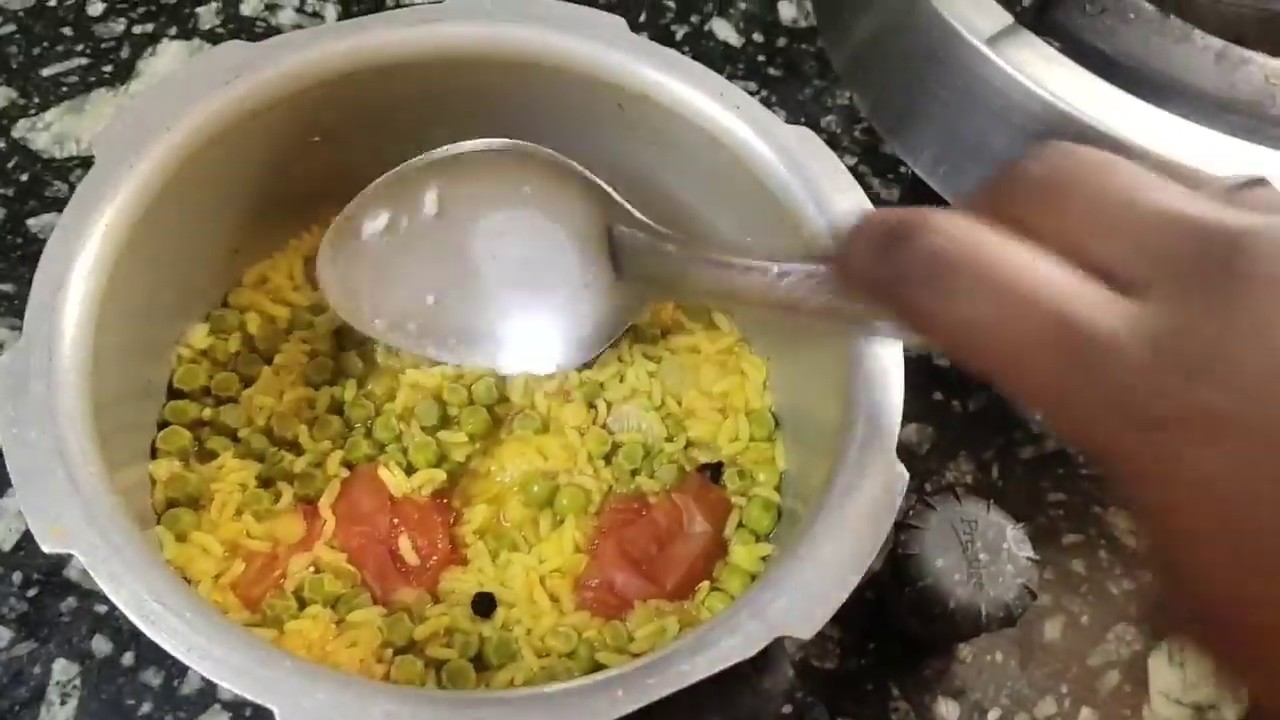 Green peas dall rice for 7+ months baby... YouTube