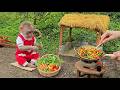 Monkey Xuka helps dad harvest vegetables for fried noodles