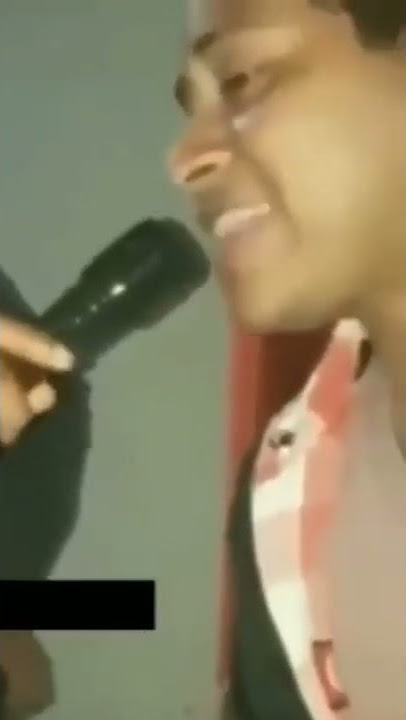 Cowok ini saat nyanyi mulutnya disodok pakai mic 🤣