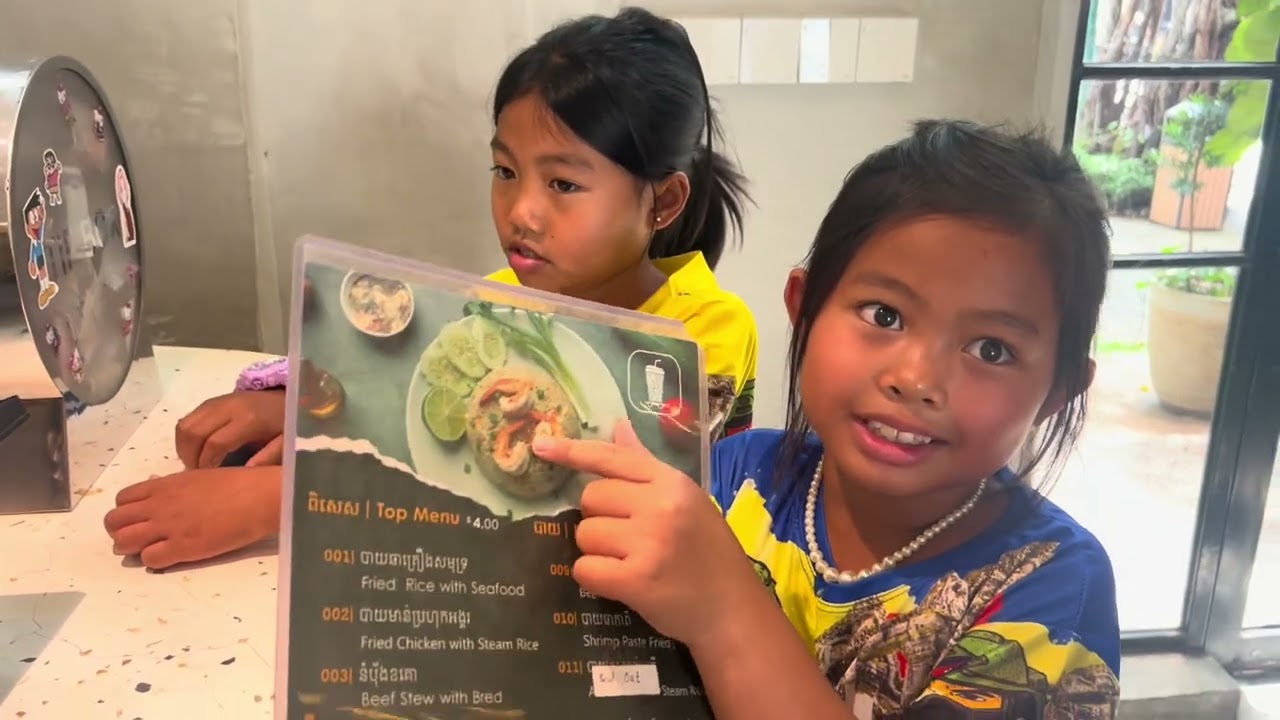 នាយក្រិន នាំកូនៗមកលេងល្ខោននៅកៀនស្វាយ