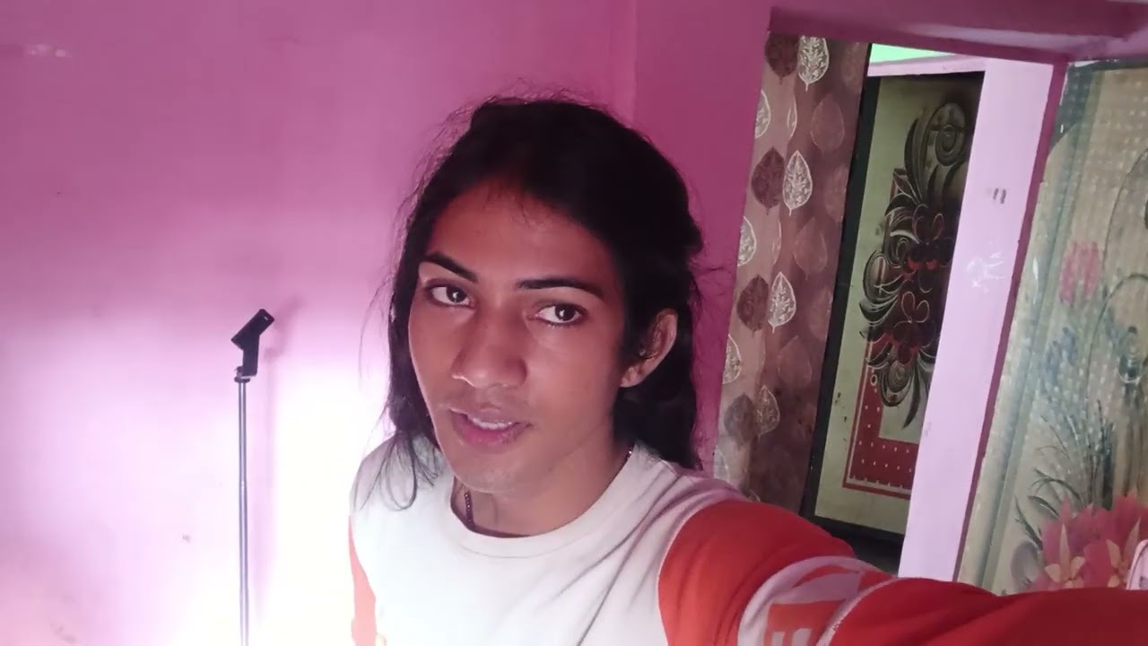 खुशबू रानी खेत में काम करने निकल गई है सुबह सुबह